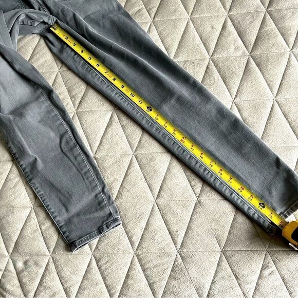 J Brand Mid Rise Denim Capri in Dusk Haze (grey color) Size 28 Jeans - Picture 6 of 9